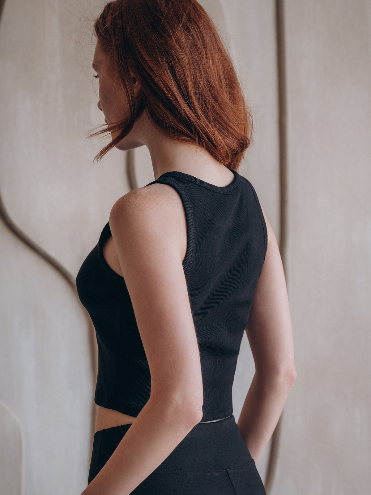 Черный женский топ-майка в рубчик Indefini (Арт. 5102TDJ)